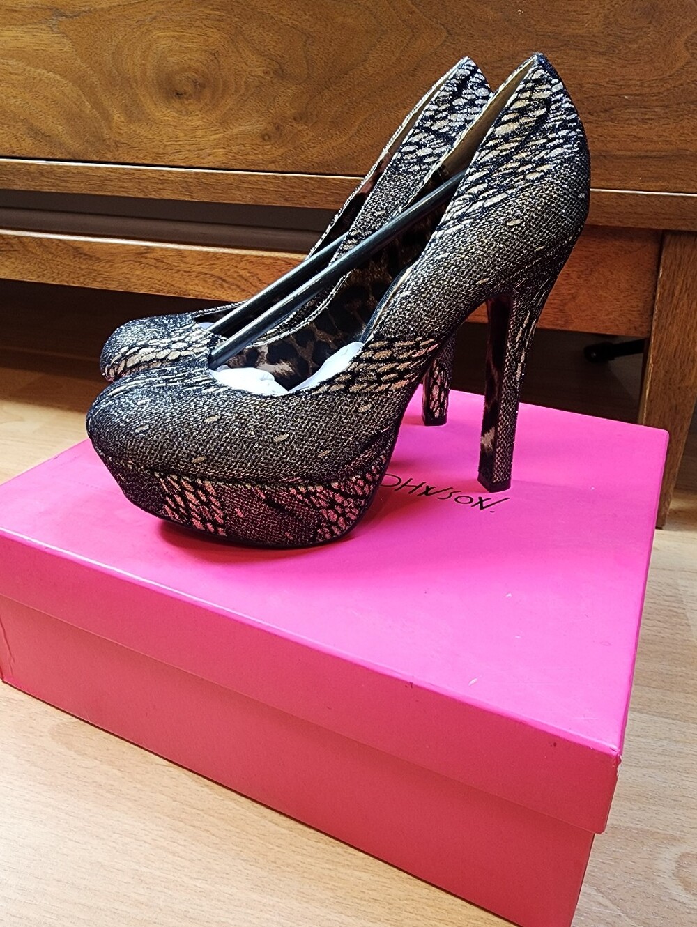 New Betsy Johnson Diskko Black Gold Lace Platform Stiletto Heels Round Toe Sz 8